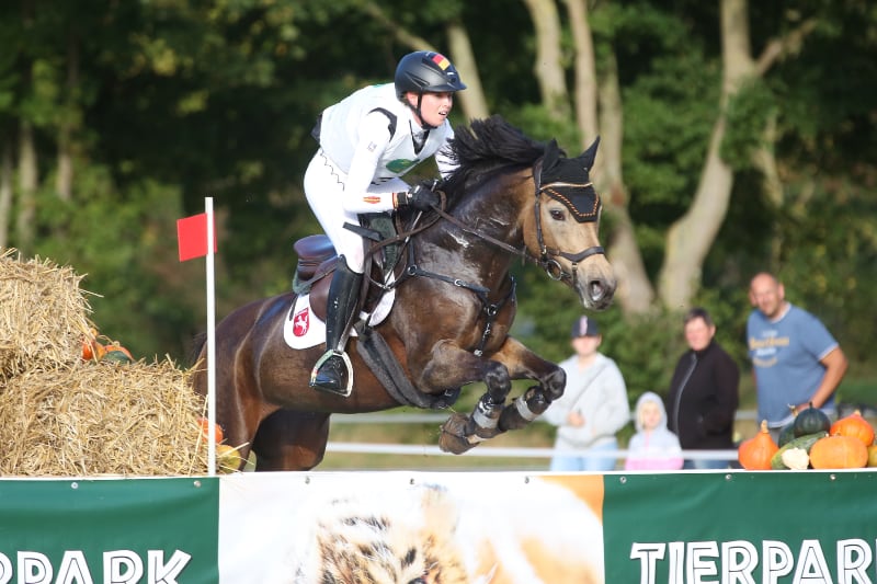 Sina Brügger und Golden Girl's Nelly gewinnen die Deutschen Meisterschaften Pony Vielseitigkeit 2023 in Ströhen. Foto: Pantel